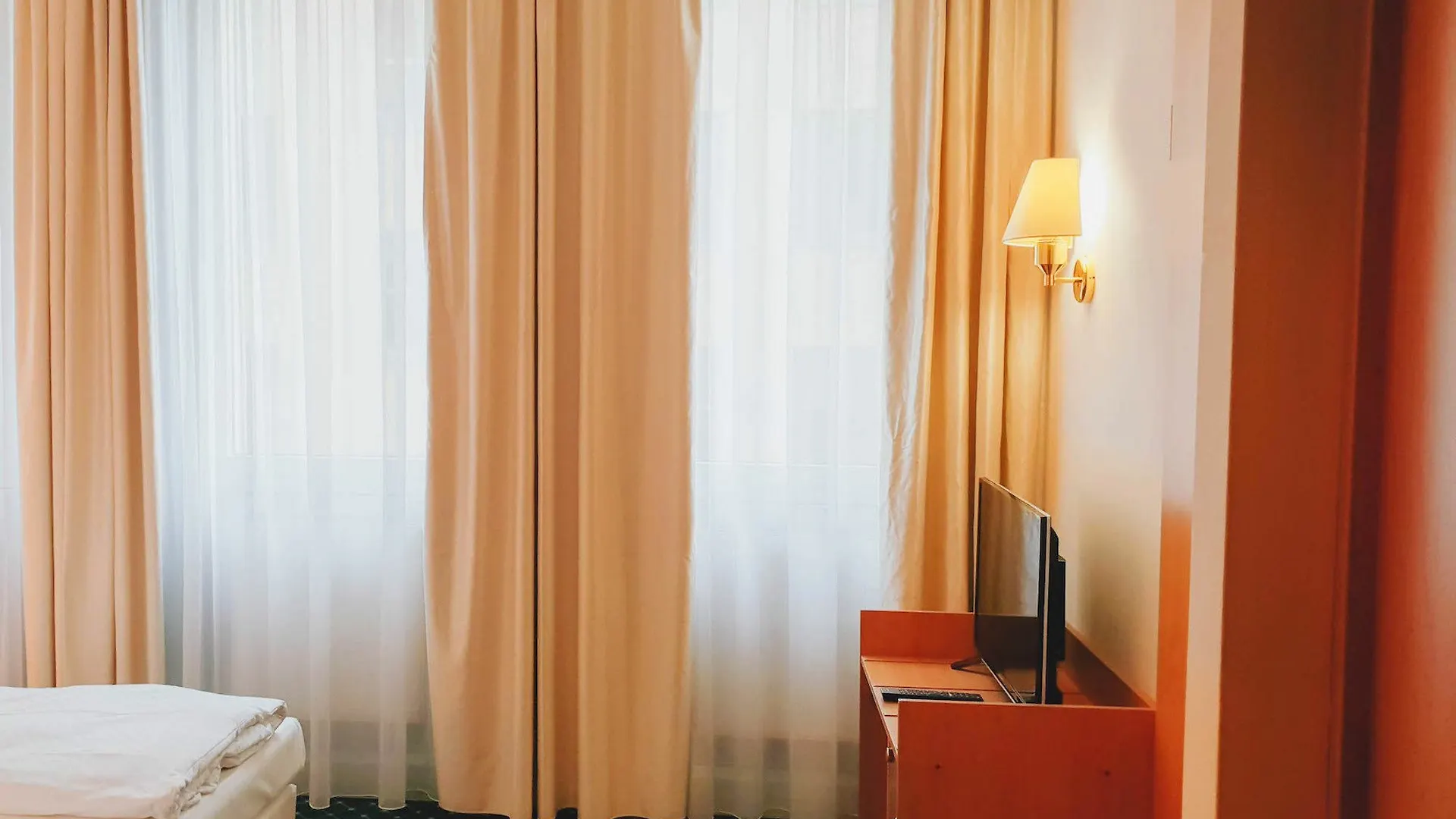 ***  Hotel 